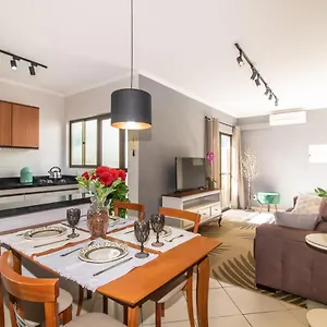 Moderno Com Pequeno Terraço à 4km Do Consulado Apartamento Porto Alegre